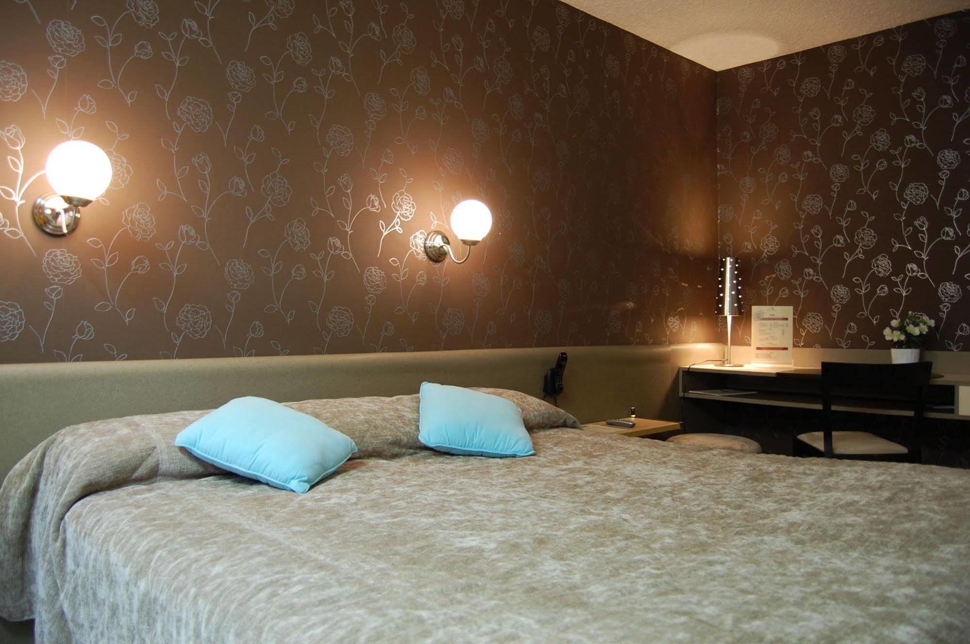 Logis Hotel Du Midi - Saint Etienne Sud Exteriör bild